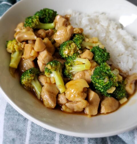 Hey! Do you know that you can make this popular Chinese takeout stir-fry dish just as good as you get it from the restaurants, within just 20 minutes?