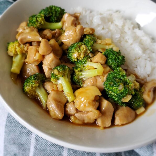 Hey! Do you know that you can make this popular Chinese takeout stir-fry dish just as good as you get it from the restaurants, within just 20 minutes?