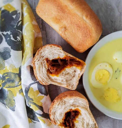 Bread with spicy onion filling/seeni sambol