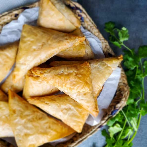 Chicken samosas with phyllo dough