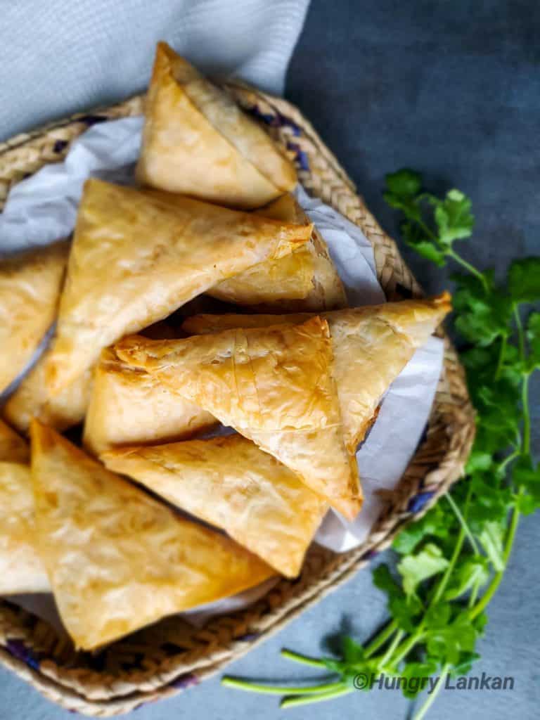 Chicken samosas with phyllo dough