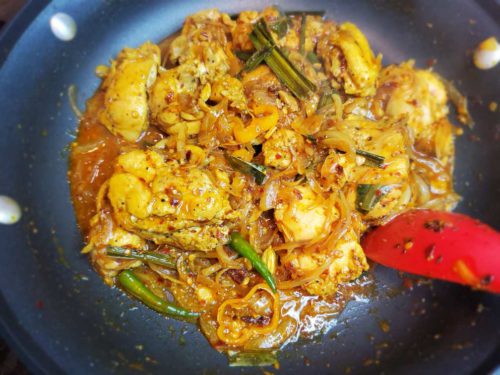 Easy Spicy Stir-fried Chicken - Hungry Lankan