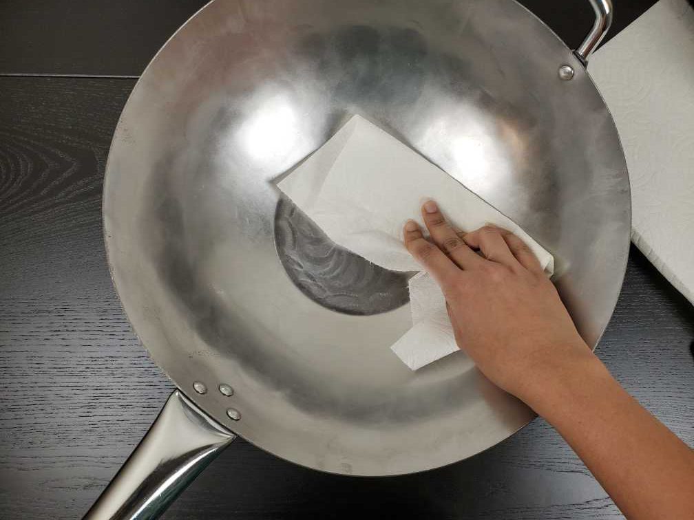 How to Season a Wok (Step-By-Step Guide)