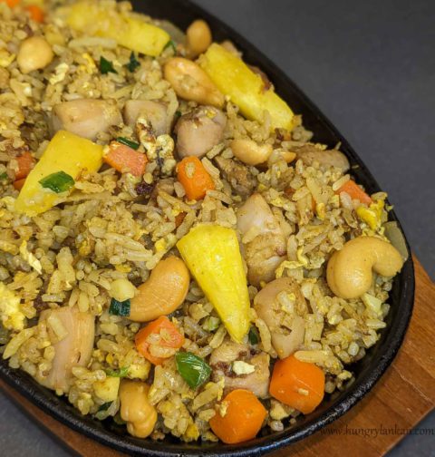 Pineapple fried rice with chicken