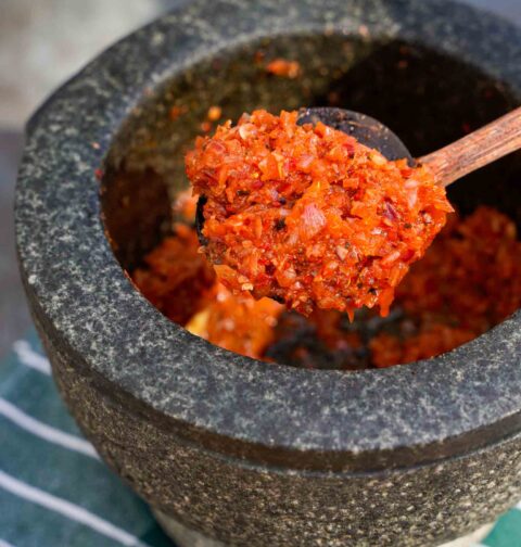 Sri Lankan Lunu Miris / chili condiment recipe